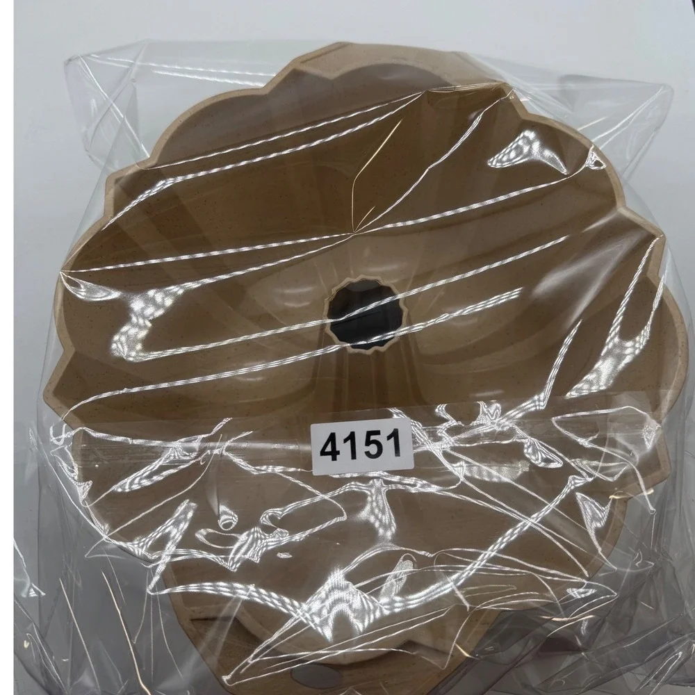 LittonWare‎ Simu-Stone Fluted Bundt Cake Pan Tan Speckled 38285 Vintage USA Oven